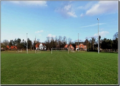 Sportplatz_in_Tremsbuettel_2